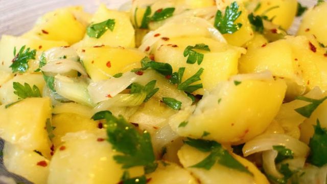 Patates Salatasini Lezzetli Yapan Pisirme Sirri Ayrica Umurunda Degil.jpg