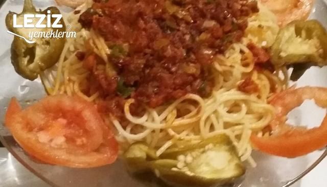 Domates Soslu Lezzetli Spagetti En Sevdigim Yemekler.jpg