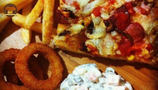 Karisik Pizza Maya Hamuru En Sevdigim Yemek.jpg