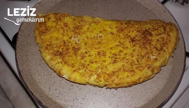 Patates Ve Kasarli Omlet En Sevdigim Yemek.jpg