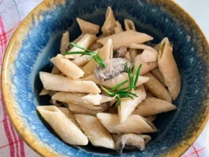 Kremali Mantarli Makarna Tarifi Nasil Yapilir.webp.webp